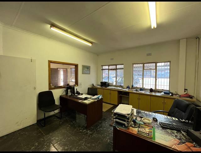 1,160M² WAREHOUSE FOR SALE IN PRIMROSE